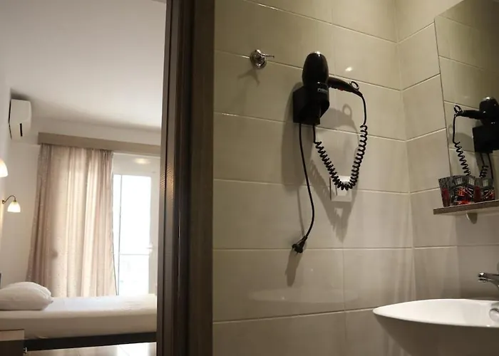 2 Bedroom Equipped Stellios 公寓