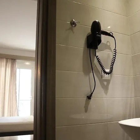 2 Bedroom Equipped Stellios Apartment